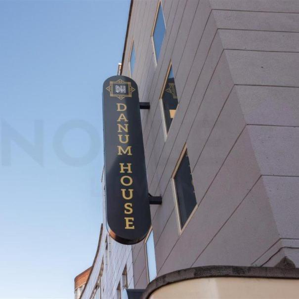 Spacious Urban City Apartment Doncaster Exterior photo